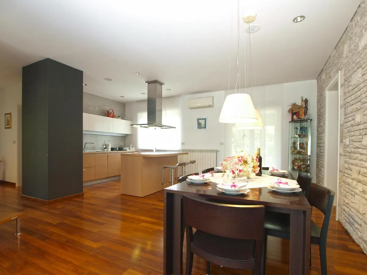 PUY Villa Isabella 2103 בית נופש פולה
